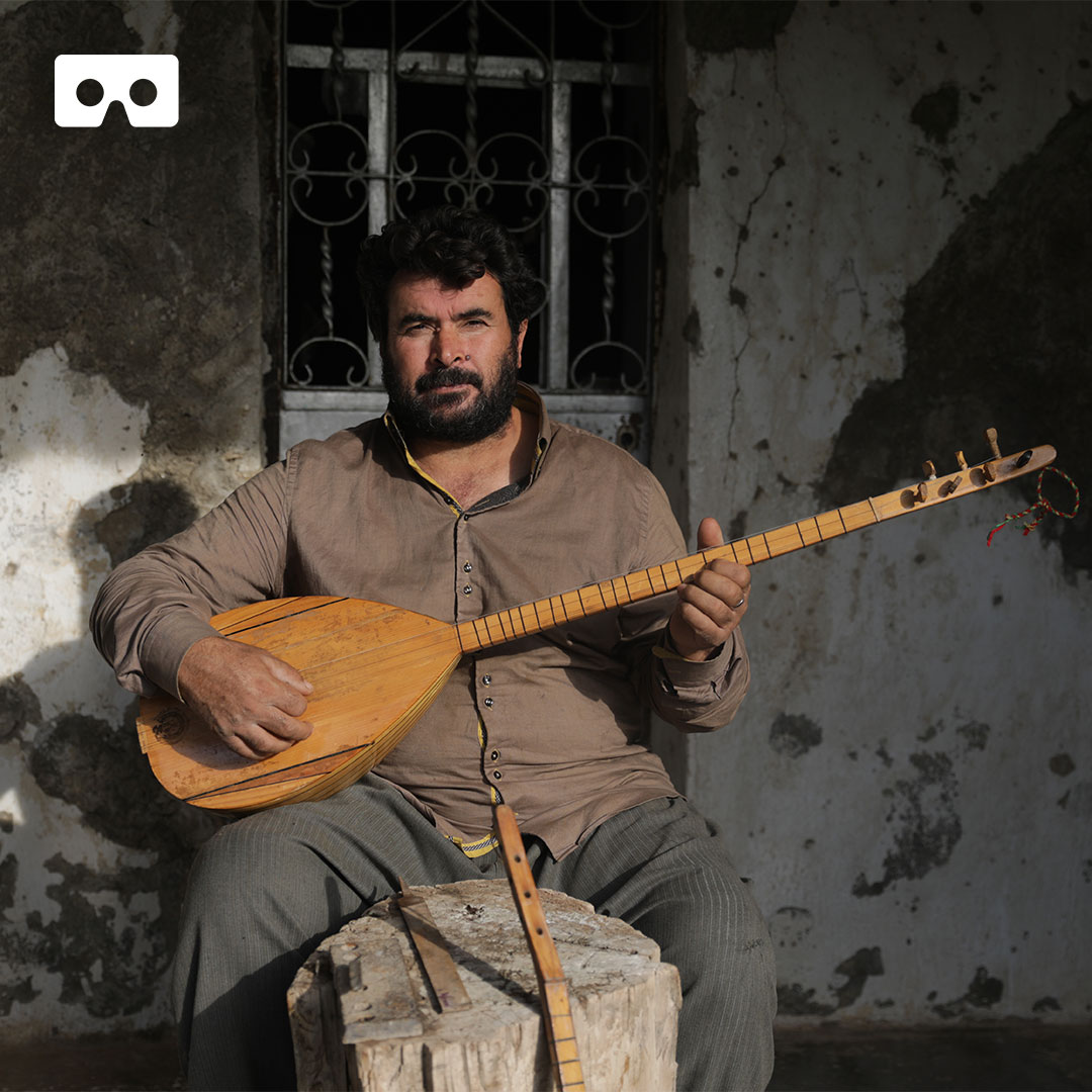 The Buzuq player